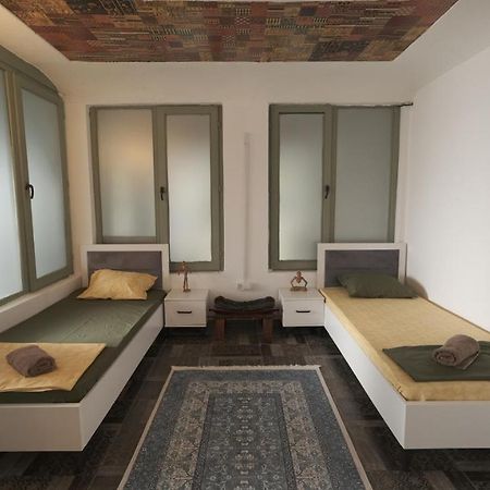 Hostel Dera Приштина Екстер'єр фото