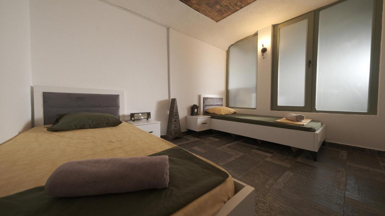 Hostel Dera Приштина Екстер'єр фото
